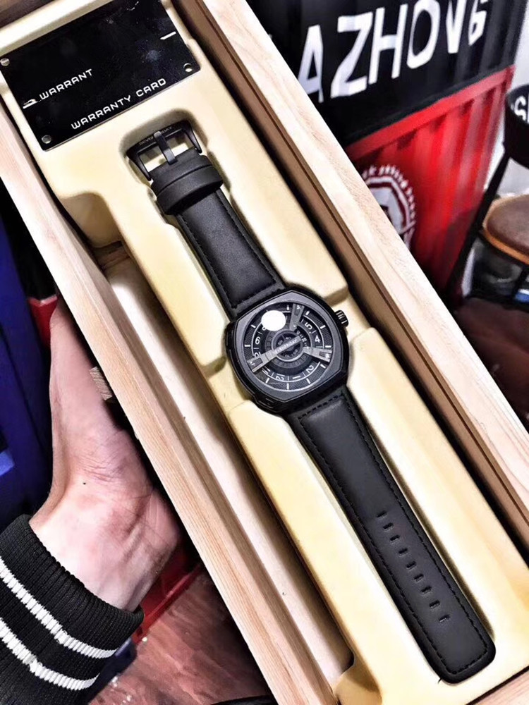 Quartz men's watch